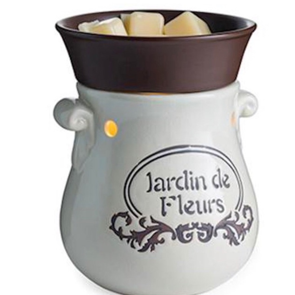 NWT Jardin de Fleurs Illumination fragrance warmer new in box
